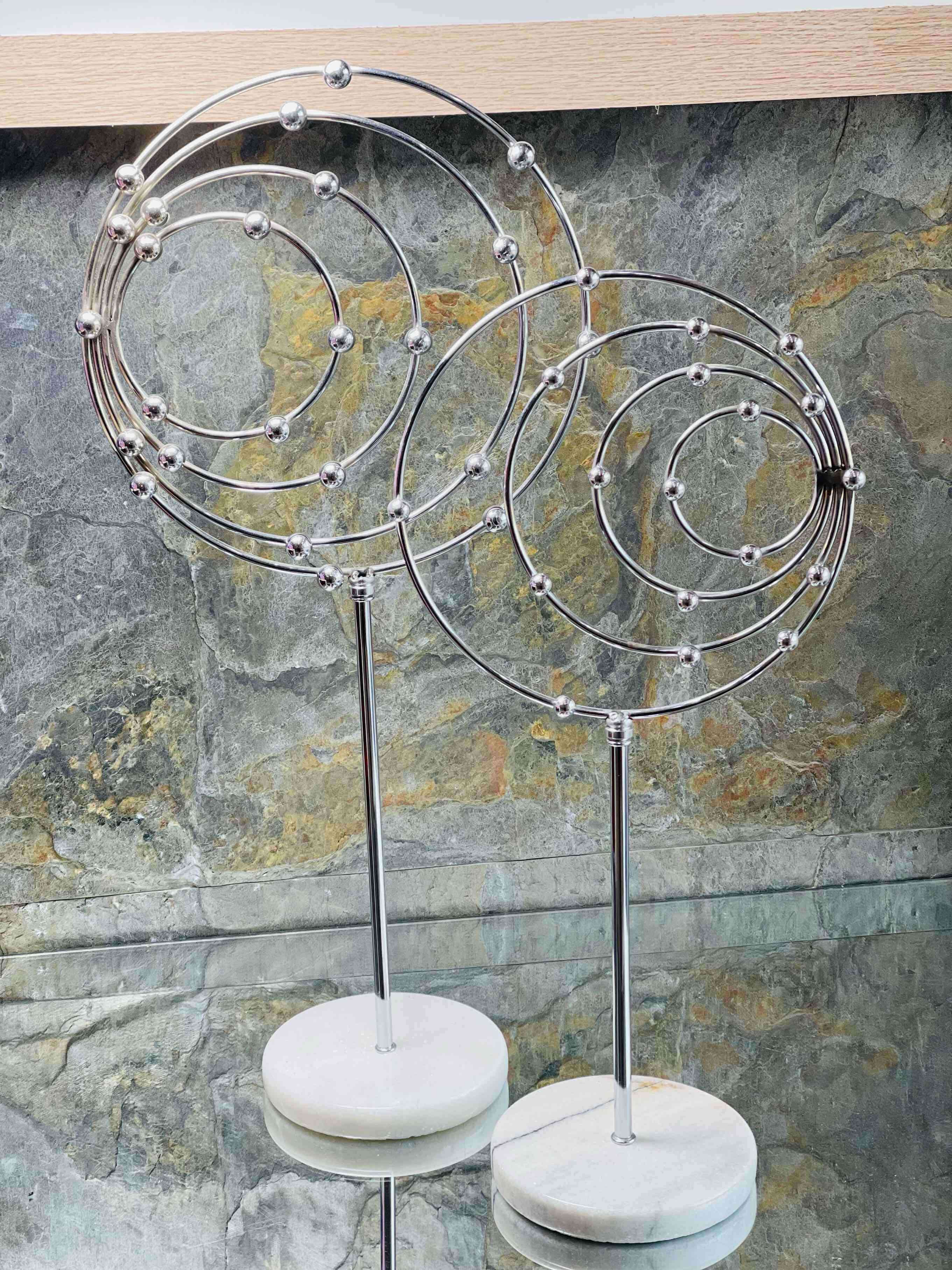 Duo de Sculptures Argent sur Socle en Marbre