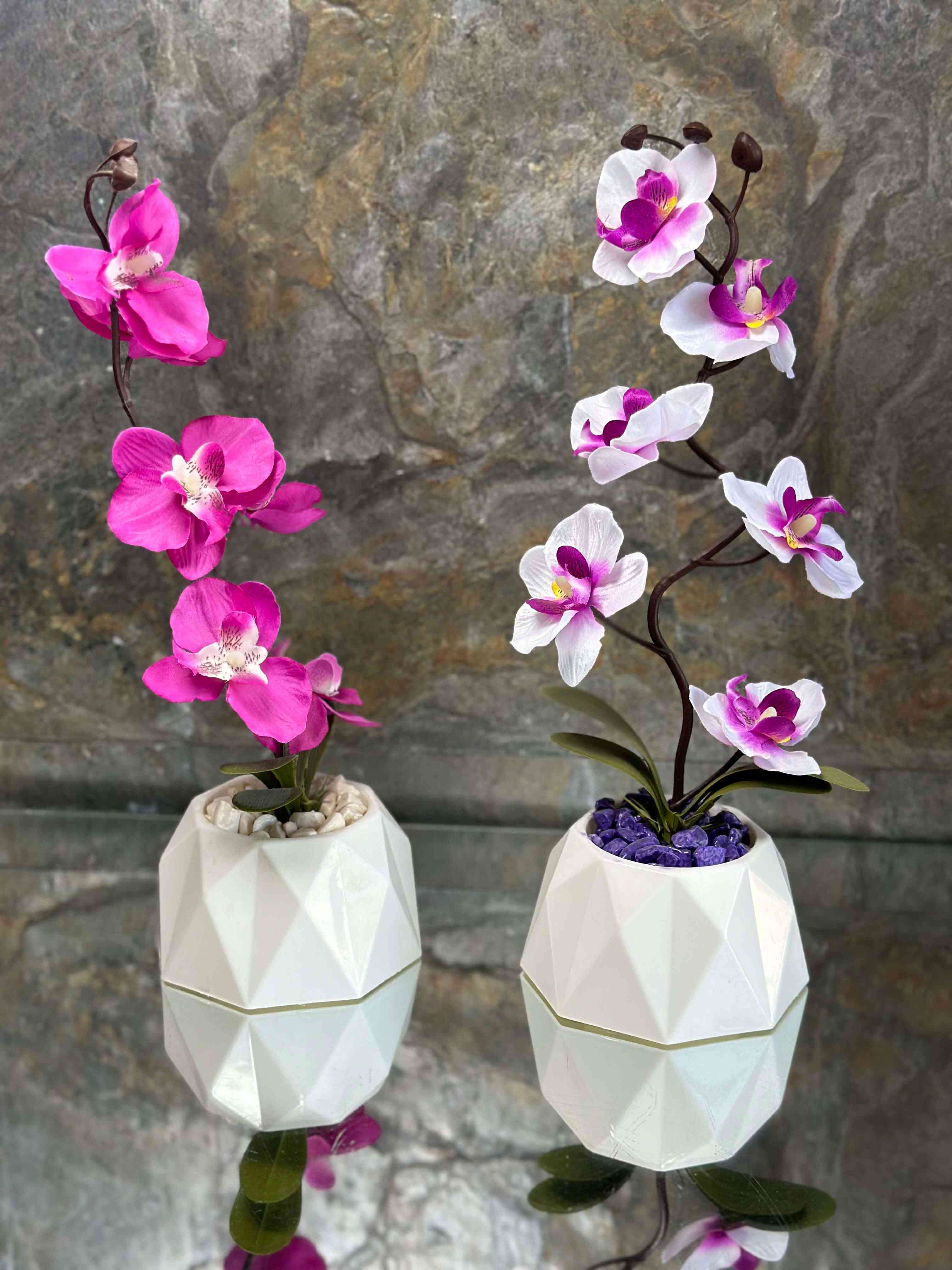 Fleurs artificielles en pot ( orchidées)