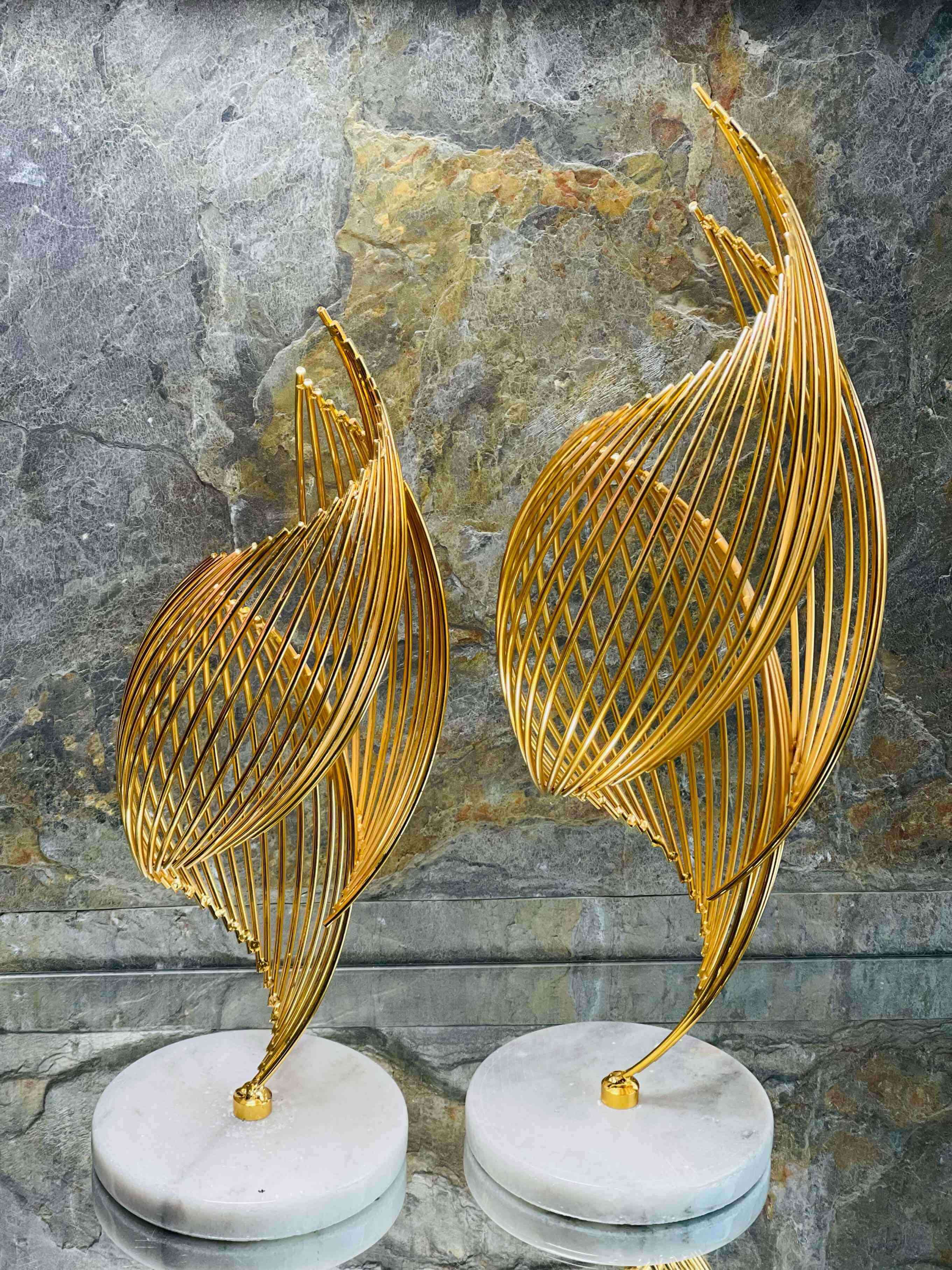Duo de Sculptures Spirales Dorées sur Socle en Marbre